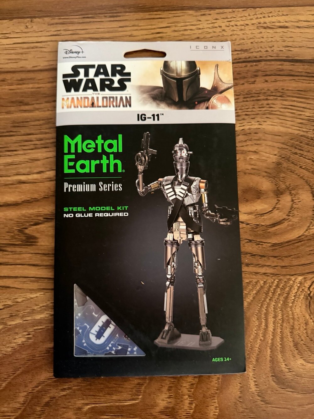 Star Wars The Mandalorian IG-11 Metal Earth Steel Model Kit